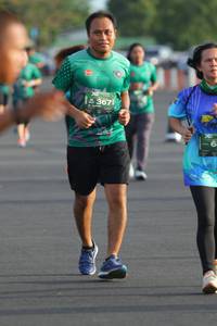 BIB: 367
                            <button type="button" onclick="openModal(5172852)" class="btn btn-primary btn-sm float-right btn-popup" data-toggle="modal" data-target=".modal-high-quality">
                        <i class="fas fa-shopping-cart"></i> Add to Cart
                    </button>
                                            <button type="button" onclick="isThisMe(5172852, true)" class="btn btn-success btn-sm float-right btn-popup btn-isme hidden" data-toggle="tooltip" data-placement="bottom" title="นี่คือรูปของคุณใช่ไหม คลิกที่นี่เพื่อเอาเข้าอัลบั้ม">
                        <i class="fas fa-plus"></i> Add to album
                    </button>
                    <button type="button" onclick="isThisMe(5172852, false)" class="btn btn-warning btn-sm float-right btn-popup btn-isnotme hidden">
                        <i class="fas fa-ban"></i> Remove from album
                    </button>